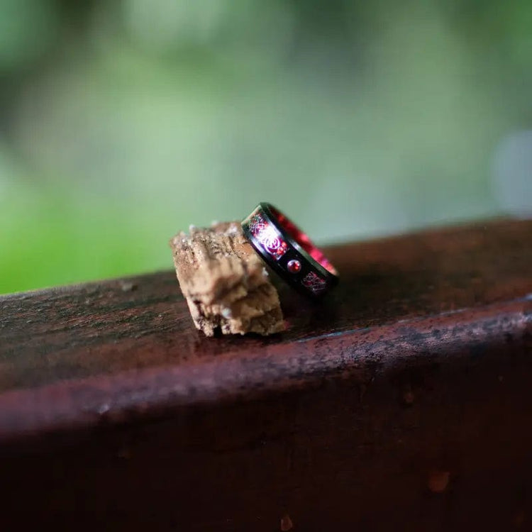 Anillo del Jarl \"Sangre del Valhalla\" en tungsteno Anillo del Jarl \"Sangre del Valhalla\" en tungsteno