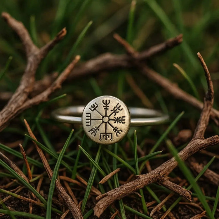 Anillo de guerrero de Vegvisir con escudo Anillo de guerrero de Vegvisir con escudo