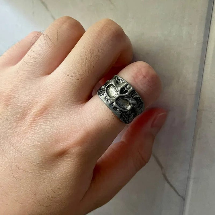Anillo vikingo que desafía al destino Anillo vikingo que desafía al destino