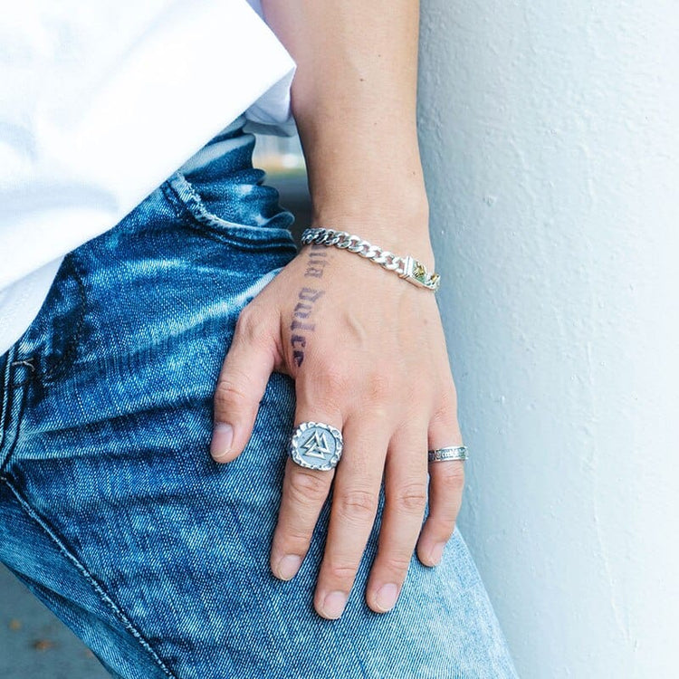 Anillo Vikingo de Plata de Ley 925 - L'Éclat du Valknut Anillo Vikingo de Plata de Ley 925 - L'Éclat du Valknut