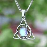 Collar Triquetra \"Talismán de la feminidad\" con piedra lunar Collar Triquetra \"Talismán de la feminidad\" con piedra lunar