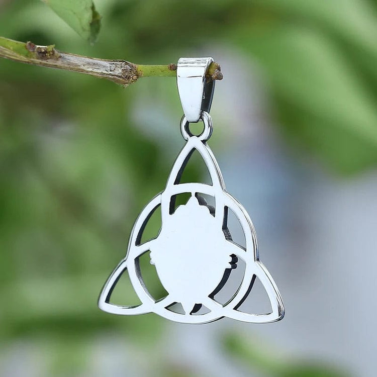 Collar Triquetra \"Talismán de la feminidad\" con piedra lunar Collar Triquetra \"Talismán de la feminidad\" con piedra lunar