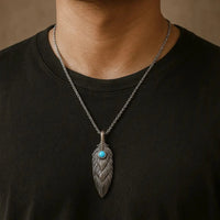 Collar vikingo de plumas eternas Collar vikingo de plumas eternas