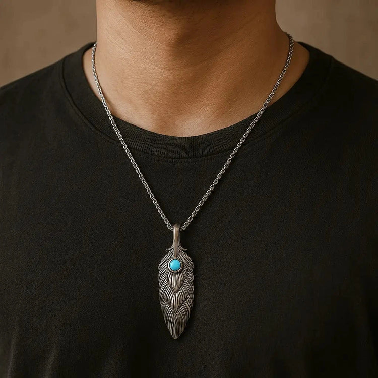 Collar vikingo de plumas eternas Collar vikingo de plumas eternas