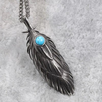 Collar vikingo de plumas eternas Collar vikingo de plumas eternas