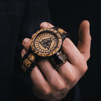 Reloj de madera Valknut - Odin's Hall Reloj de madera Valknut - Odin's Hall