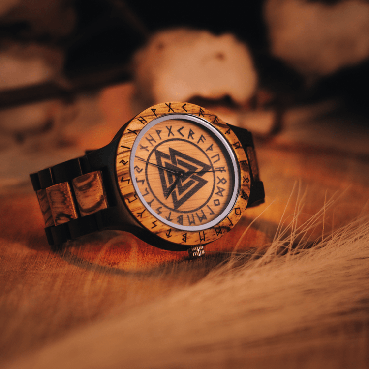 Reloj de madera Valknut - Odin's Hall Reloj de madera Valknut - Odin's Hall