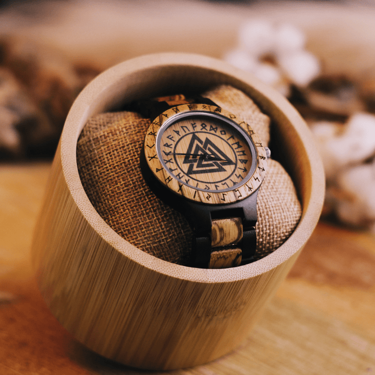 Reloj de madera Valknut - Odin's Hall Reloj de madera Valknut - Odin's Hall