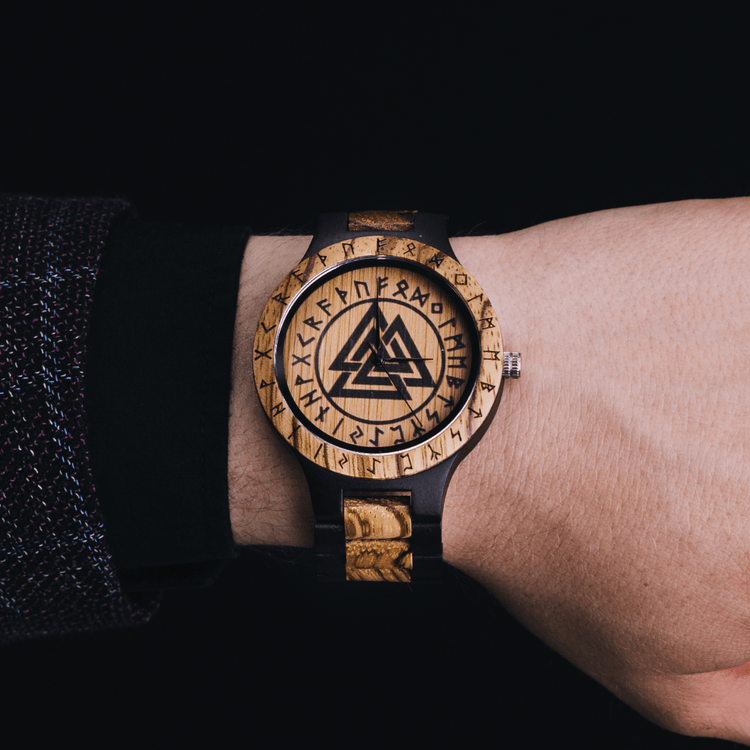 Reloj de madera Valknut - Odin's Hall Reloj de madera Valknut - Odin's Hall