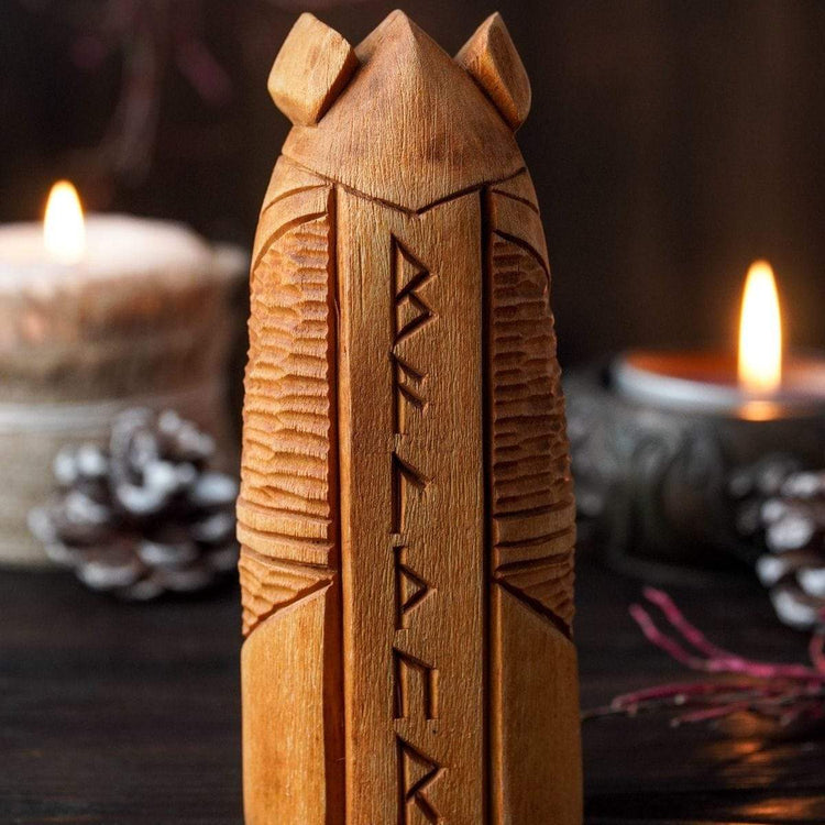 Estatua de madera de Baldur Estatua de madera de Baldur
