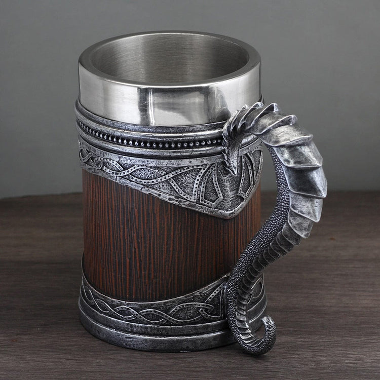 Taza vikinga \"aliento de dragón\" de resina Taza vikinga \"aliento de dragón\" de resina