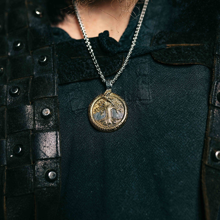 Collar árbol sagrado de Yggdrasil con Jörmungand Collar árbol sagrado de Yggdrasil con Jörmungand