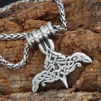 Collar Mjolnir en forma de cuervos de Odín Collar Mjolnir en forma de cuervos de Odín