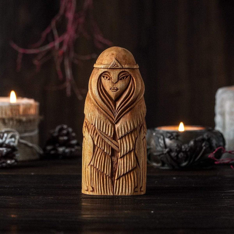 Estatua de madera de Freya Estatua de madera de Freya