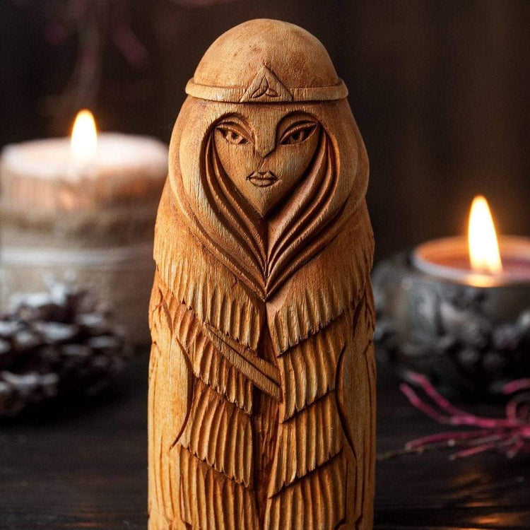 Estatua de madera de Freya Estatua de madera de Freya
