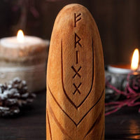 Estatua de madera de Frigg Estatua de madera de Frigg
