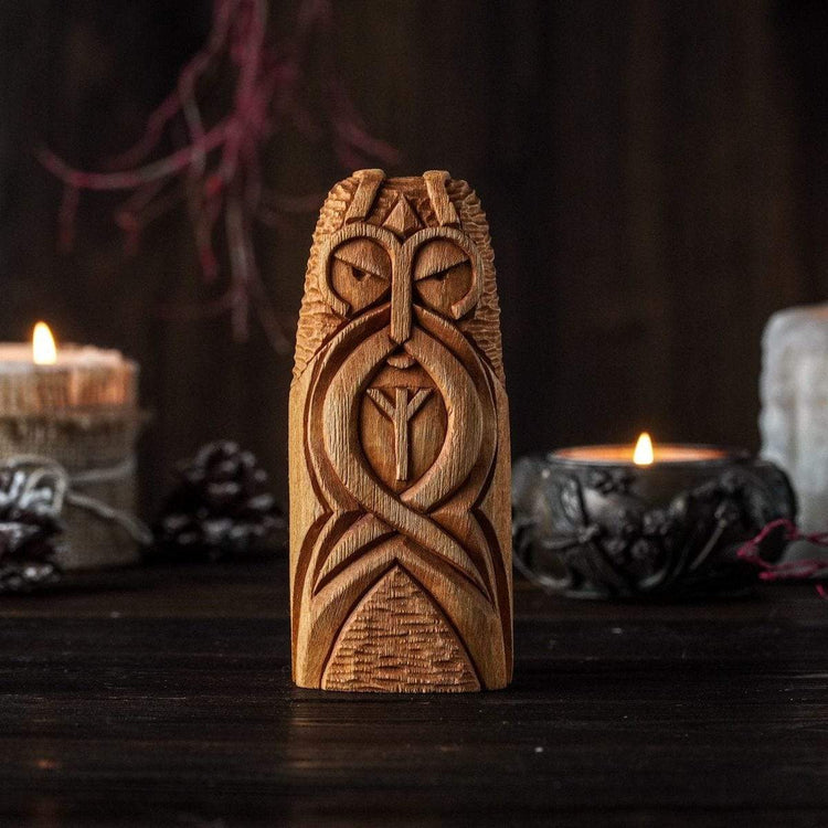 Estatua de madera de Heimdall Estatua de madera de Heimdall