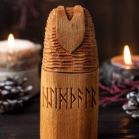 Estatua de madera de Heimdall Estatua de madera de Heimdall