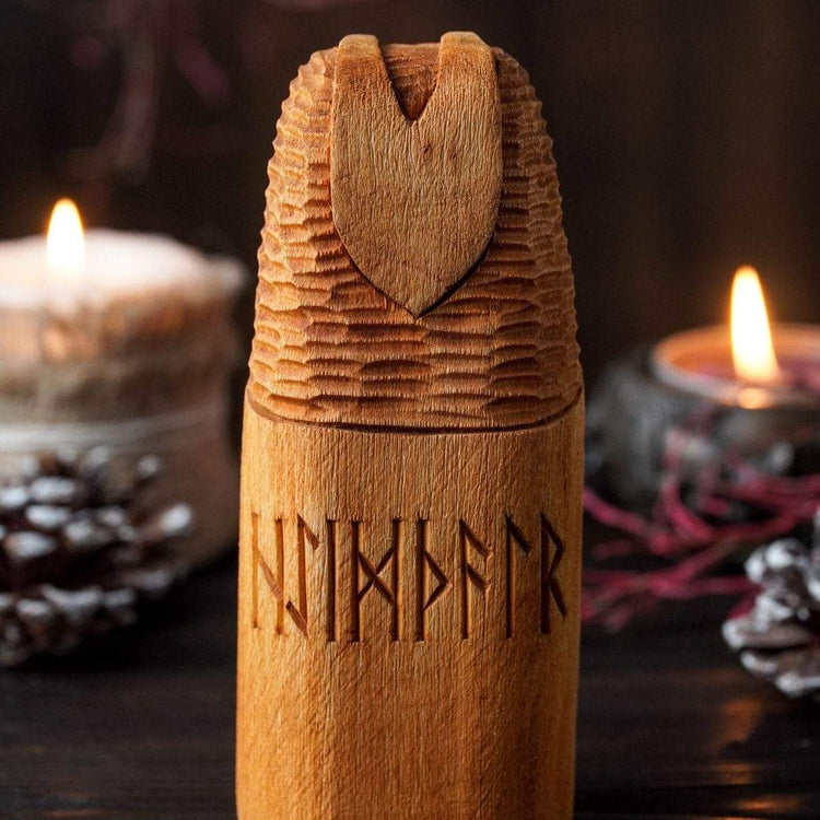 Estatua de madera de Heimdall Estatua de madera de Heimdall