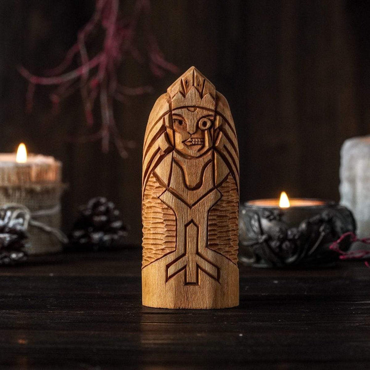 Estatua de madera de Hel Estatua de madera de Hel