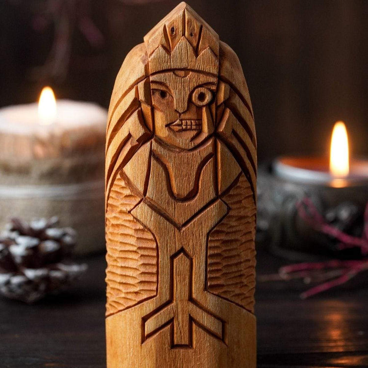 Estatua de madera de Hel Estatua de madera de Hel
