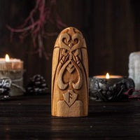 Estatua de madera de Loki Estatua de madera de Loki