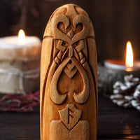 Estatua de madera de Loki Estatua de madera de Loki