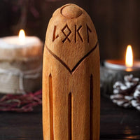 Estatua de madera de Loki Estatua de madera de Loki