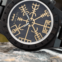 Reloj de madera oscura de Aegishjalmur - Odin's Hall Reloj de madera oscura de Aegishjalmur - Odin's Hall