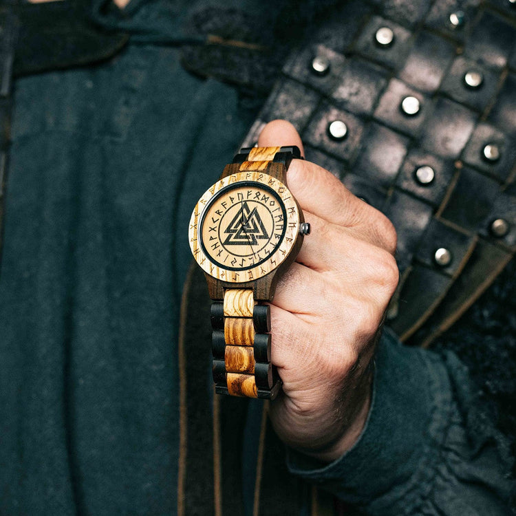 Reloj de madera Valknut - Odin's Hall Reloj de madera Valknut - Odin's Hall