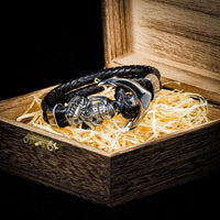 Pulsera de cuero con forma de calavera vikinga Pulsera de cuero con forma de calavera vikinga