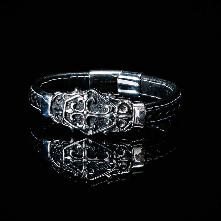 Pulsera vikinga con grabado cristiano en cuero Pulsera vikinga con grabado cristiano en cuero