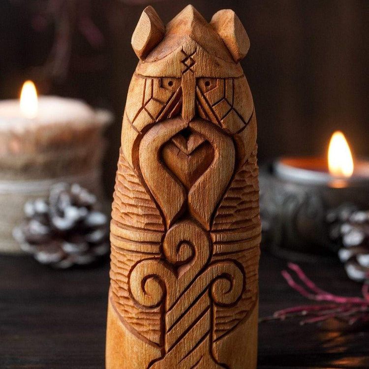 Estatua de madera de Baldur Estatua de madera de Baldur