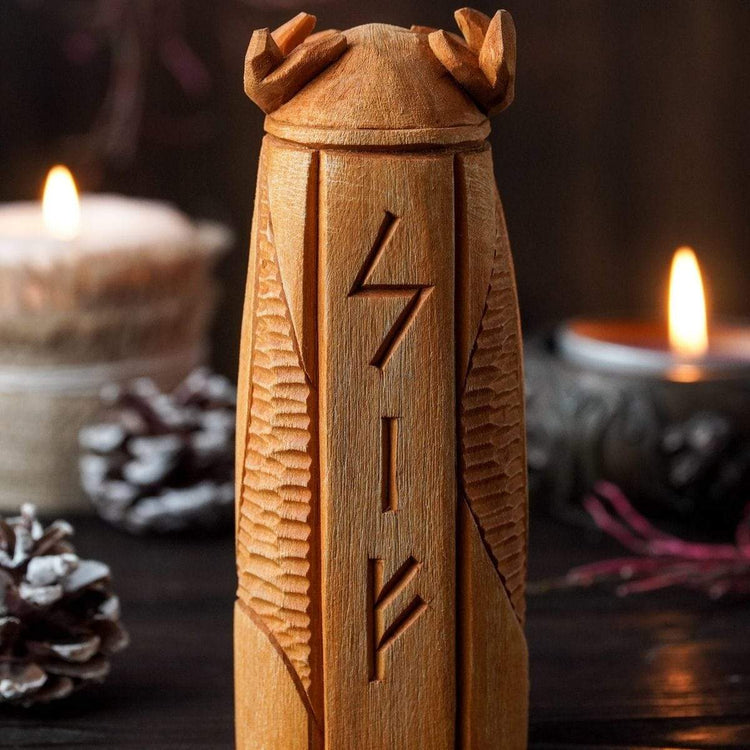 Estatua de madera de Sif Estatua de madera de Sif