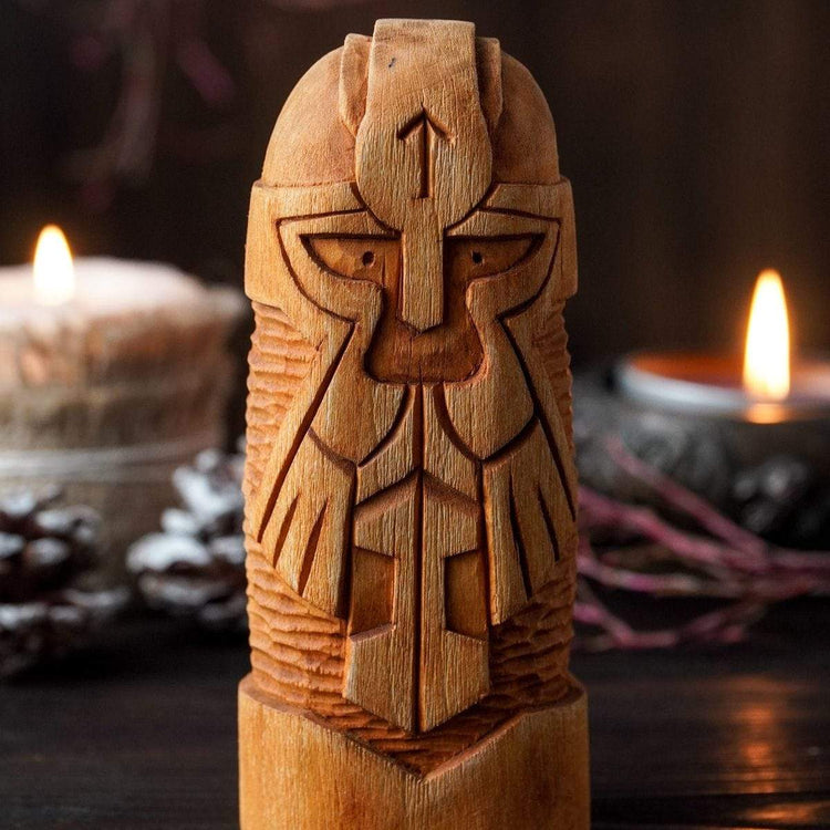 Estatua de madera de Thor Estatua de madera de Thor