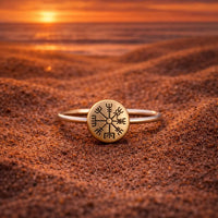 Anillo Vegvisir de guerrera con escudo
