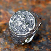 Anillo vikingo \"On triomphe toujours\" (Siempre triunfamos)