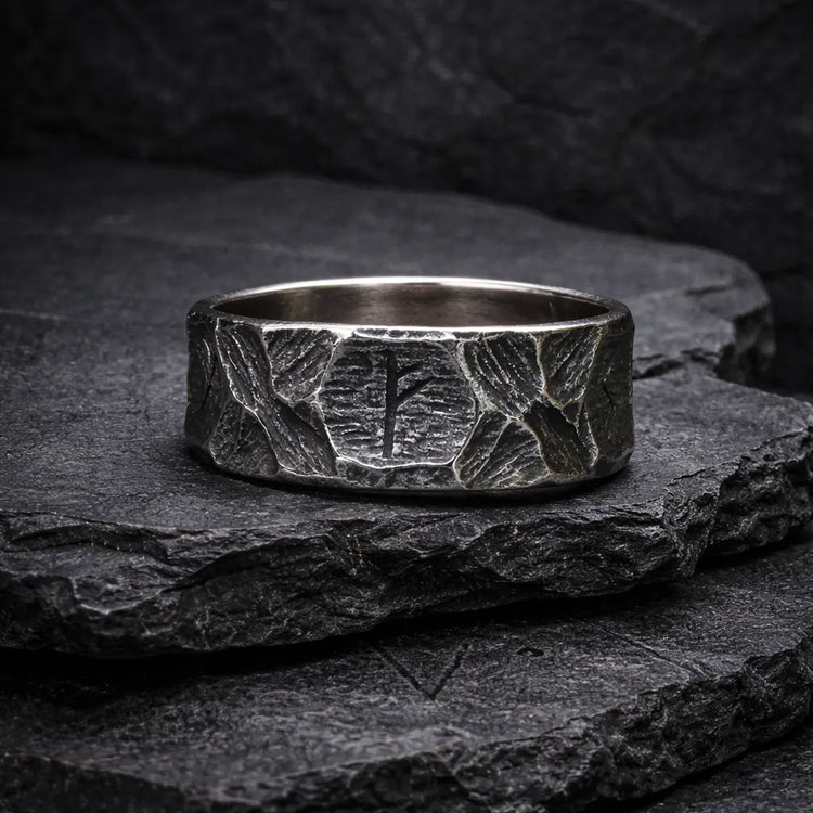 Anillo vikingo con runa \"Destino heroico\"