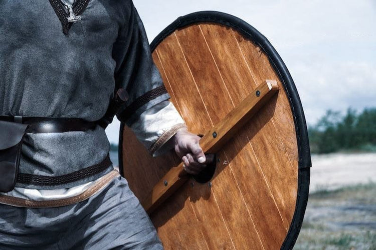 Escudo Vikingo con Espada