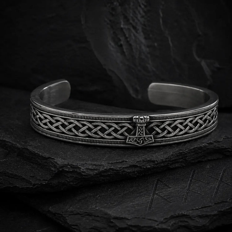 Pulsera vikinga portadora del Mjolnir