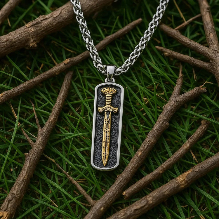 Collar de espada de combate vikinga