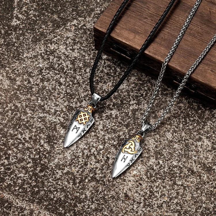 Collar de lanza rúnica