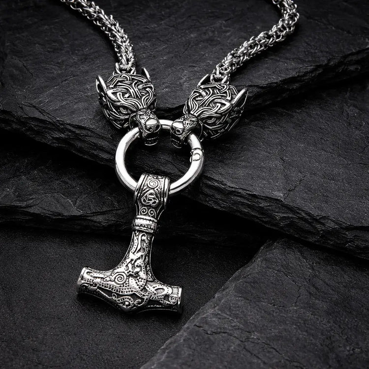 Collar poder de Mjolnir y protección de Freki y Geri