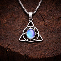 Collar Triquetra \"Talismán de Feminidad\" con piedra lunar
