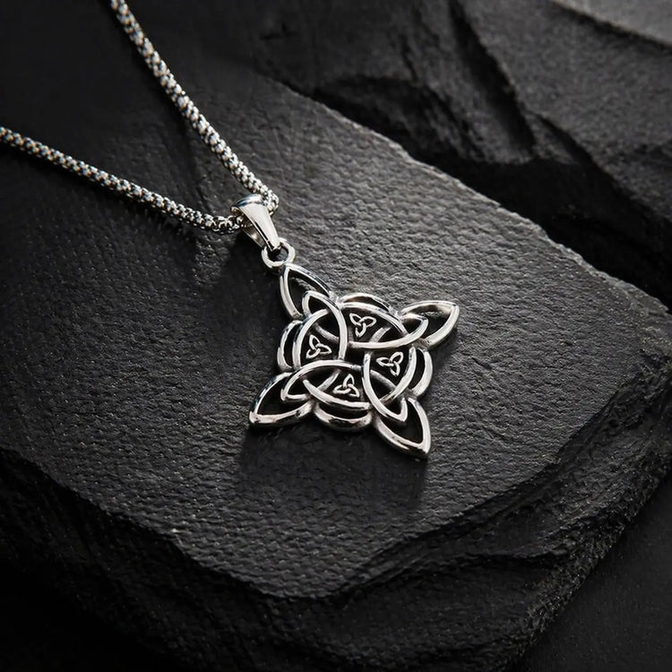 Collar \"Vida Eterna\" nudo de la trinidad celta
