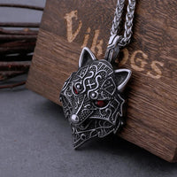 Collar vikingo con cabeza de Fenrir