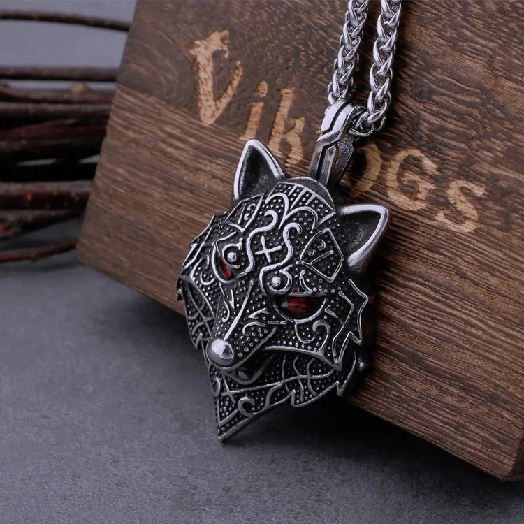 Collar vikingo con cabeza de Fenrir