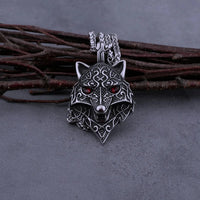 Collar vikingo con cabeza de Fenrir