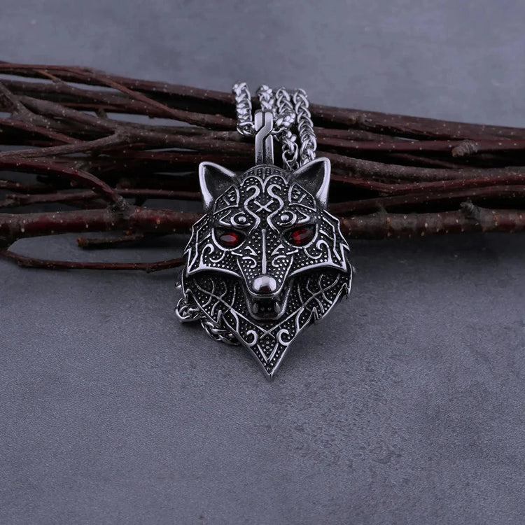 Collar vikingo con cabeza de Fenrir