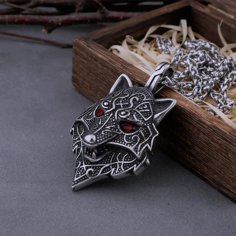Collar vikingo con cabeza de Fenrir